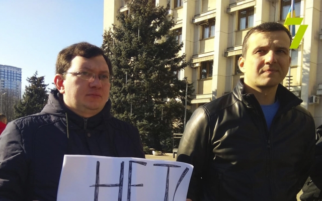 Журналисты снова протестуют под ОГА Фото № 0 Журналисты снова протестуют под ОГА Фото № 0