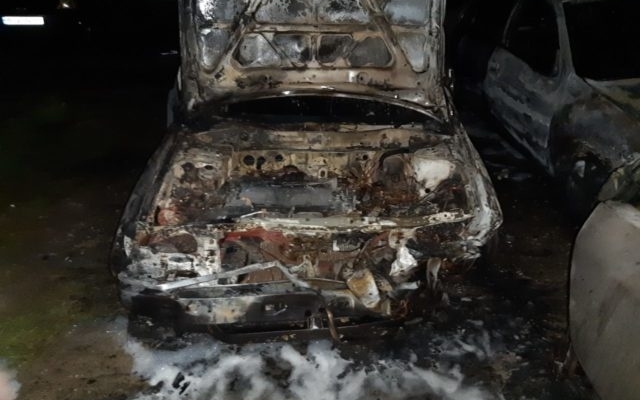 В Измаиле огонь повредил сразу несколько машин Фото № 0 В Измаиле огонь повредил сразу несколько машин Фото № 0