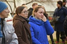 Одесса похоронила погибшую преподавательницу которая возвращалась в огонь, за детьми Фото № 5 Одесса похоронила погибшую преподавательницу которая возвращалась в огонь, за детьми Фото № 5