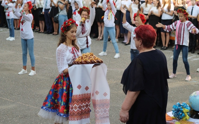 Как в Одессе проходили школьные линейки Фото № 7 Как в Одессе проходили школьные линейки Фото № 7