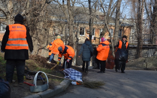 Одесса умывается: коммунальщики провели генеральную уборку и убрали стихийные свалки Фото № 6 Одесса умывается: коммунальщики провели генеральную уборку и убрали стихийные свалки Фото № 6