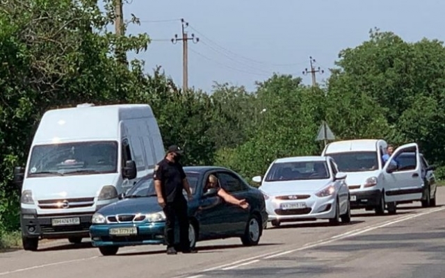 Жители Доброслава заблокировали дорогу Фото № 2 Жители Доброслава заблокировали дорогу Фото № 2