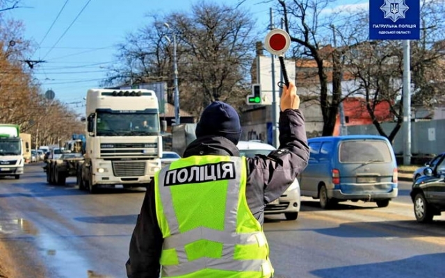 Водителей грузовиков начали штрафовать за проезд по Ивановскому мосту Фото № 0 Водителей грузовиков начали штрафовать за проезд по Ивановскому мосту Фото № 0
