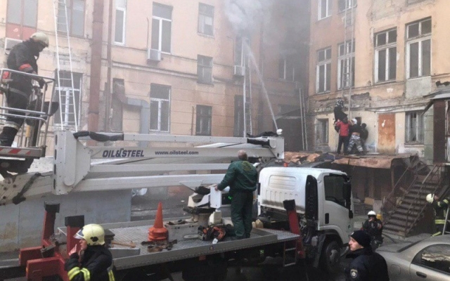 Жителей обесточенных из-за пожара домов отправят жить в гостиницы Фото № 0 Жителей обесточенных из-за пожара домов отправят жить в гостиницы Фото № 0