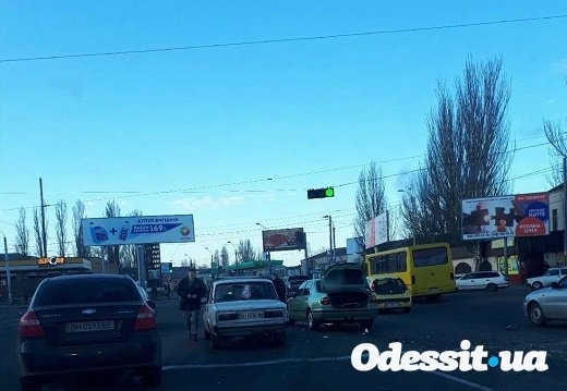 В Одессе ДТП спровоцировало большую пробку Фото № 0 В Одессе ДТП спровоцировало большую пробку Фото № 0