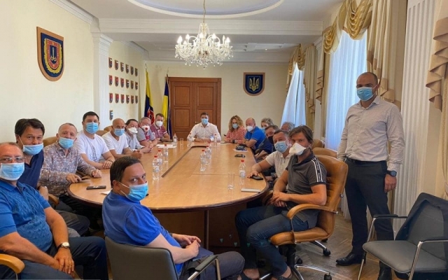 Рестораторы и хозяева ночных клубов протестуют против запрета на работу ночью Фото № 0 Рестораторы и хозяева ночных клубов протестуют против запрета на работу ночью Фото № 0