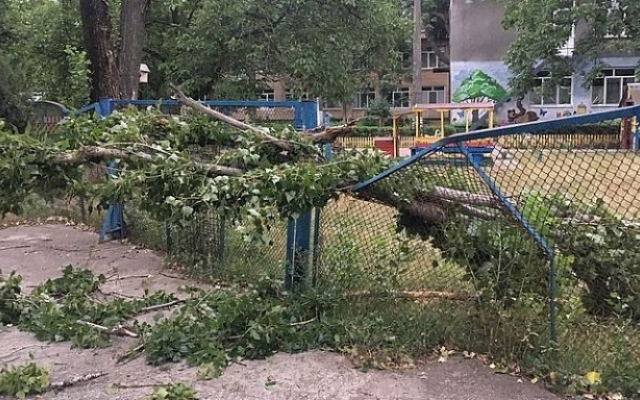 Непогода натворила беды в Одессе и области Фото № 5 Непогода натворила беды в Одессе и области Фото № 5