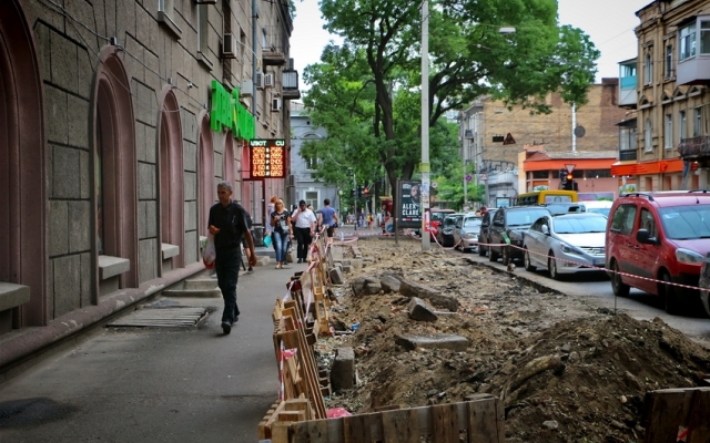 Скандальную парковку в Одессе на Канатной, скорее всего, снесут Фото № 1 Скандальную парковку в Одессе на Канатной, скорее всего, снесут Фото № 1