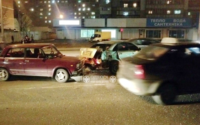Серьёзная авария на Балковской с участием трёх машин Фото № 3 Серьёзная авария на Балковской с участием трёх машин Фото № 3