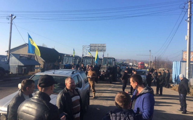 Одесские сельхозпроизводители продолжают войну за земли: перекрыт пункт пропуска «Кучурган» Фото № 0 Одесские сельхозпроизводители продолжают войну за земли: перекрыт пункт пропуска «Кучурган» Фото № 0