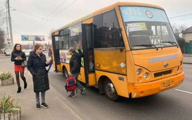 На дороге повздорили два маршрутчика Фото № 0 На дороге повздорили два маршрутчика Фото № 0