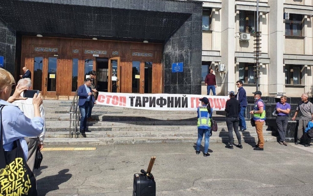 Под стенами здания ОГА проходит митинг Под стенами здания ОГА проходит митинг