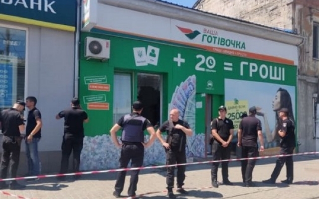 В сеть попало видео освобождения заложниц в Одессе Фото № 0 В сеть попало видео освобождения заложниц в Одессе Фото № 0