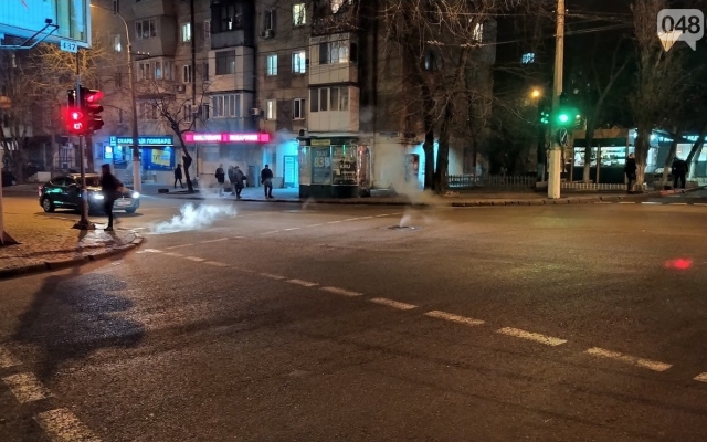 В Одессе прорвало теплопровод Фото № 4 В Одессе прорвало теплопровод Фото № 4
