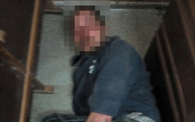 Мужчина ворвался в школу и требовал деньги у детей, угрожая ножом Фото № 1 Мужчина ворвался в школу и требовал деньги у детей, угрожая ножом Фото № 1