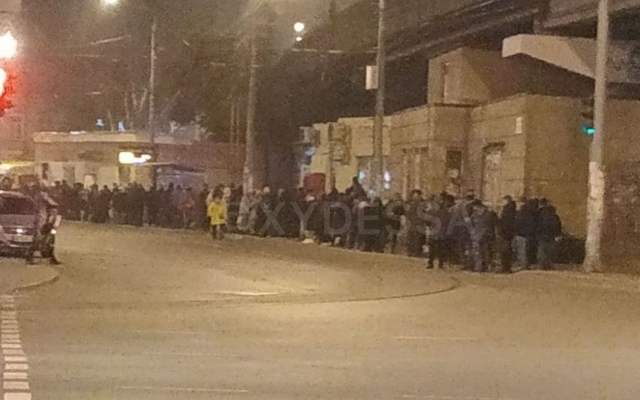 В Одессе собрались огромные очереди на общественный транспорт Фото № 0 В Одессе собрались огромные очереди на общественный транспорт Фото № 0