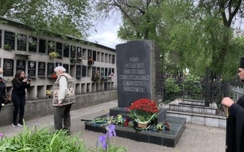 Одесситы почтили память украинцев пострадавших от репрессий Фото № 2 Одесситы почтили память украинцев пострадавших от репрессий Фото № 2