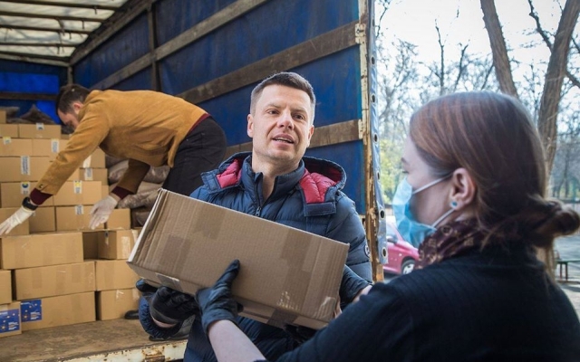 Нардеп – одессит привез на округ защиту для медиков и продукты нуждающимся Фото № 0 Нардеп – одессит привез на округ защиту для медиков и продукты нуждающимся Фото № 0