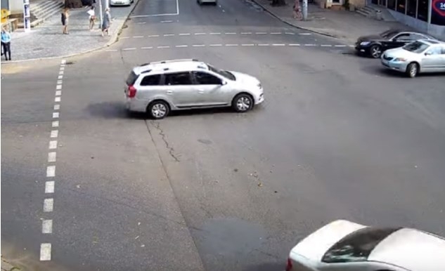 Одесского автохама запечатлели на видео Фото № 0 Одесского автохама запечатлели на видео Фото № 0