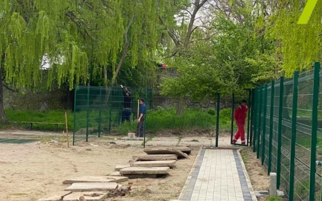 В Белгороде-Днестровском неизвестные пытаются застроить пляж Фото № 0 В Белгороде-Днестровском неизвестные пытаются застроить пляж Фото № 0