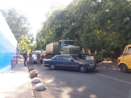 В Одессе произошло ДТП участием армейской пушки Фото № 0 В Одессе произошло ДТП участием армейской пушки Фото № 0