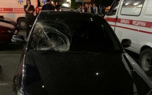 В Одессе автомобиль наехал на троих человек Фото № 0 В Одессе автомобиль наехал на троих человек Фото № 0