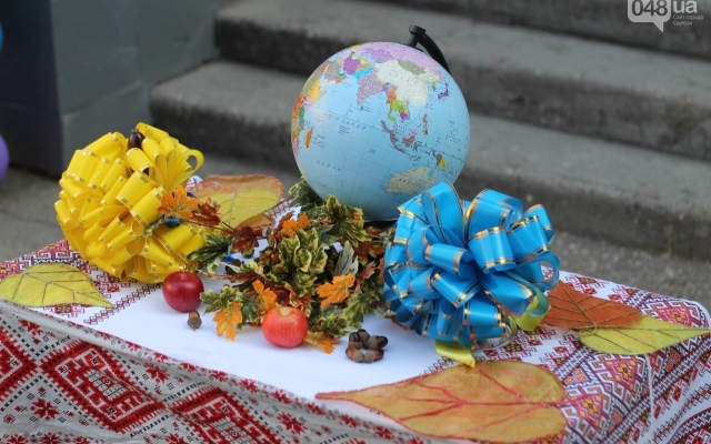 Как в Одессе проходили школьные линейки Фото № 16 Как в Одессе проходили школьные линейки Фото № 16