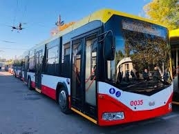 Издержки карантина: от злого пассажира едва не пострадал троллейбус Фото № 0 Издержки карантина: от злого пассажира едва не пострадал троллейбус Фото № 0