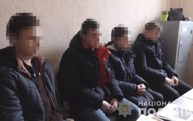 Пятеро на одного: в Подольске ограбили прохожего (ФОТО, ВИДЕО) Фото № 1 Пятеро на одного: в Подольске ограбили прохожего (ФОТО, ВИДЕО) Фото № 1