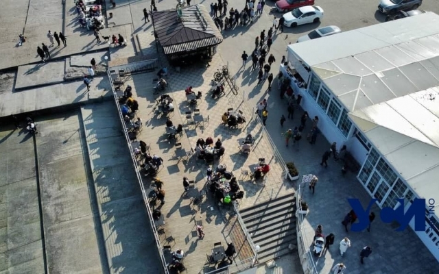 В воскресенье одесситы толпами собирались на пляже, несмотря на опасность заражения Фото № 0 В воскресенье одесситы толпами собирались на пляже, несмотря на опасность заражения Фото № 0