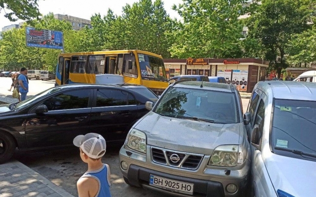 В Одессе водитель автобуса потерял сознание за рулем Фото № 2 В Одессе водитель автобуса потерял сознание за рулем Фото № 2