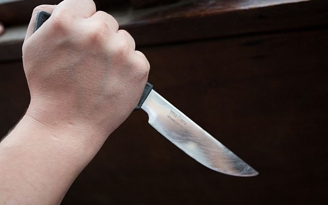 Ссора между соседями завершилась поножовщиной и психбольницей Фото № 0 Ссора между соседями завершилась поножовщиной и психбольницей Фото № 0