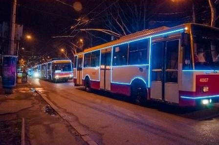 По Одессе месяц будут курсировать новогодние троллейбусы (ФОТО, ВИДЕО) Фото № 0 По Одессе месяц будут курсировать новогодние троллейбусы (ФОТО, ВИДЕО) Фото № 0