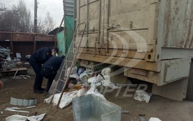 На улице Долинской мужчина упал с трёхметровой высоты и разбил голову Фото № 0 На улице Долинской мужчина упал с трёхметровой высоты и разбил голову Фото № 0