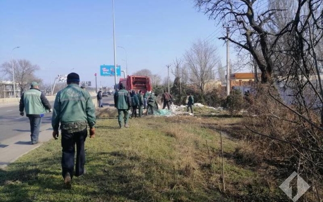 Коммунальщики привели в порядок бесхозные участки города Фото № 1 Коммунальщики привели в порядок бесхозные участки города Фото № 1