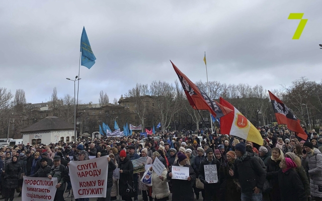 Второй день акции протеста против закона «О труде»: количество митингующих увеличилось Фото № 1 Второй день акции протеста против закона «О труде»: количество митингующих увеличилось Фото № 1