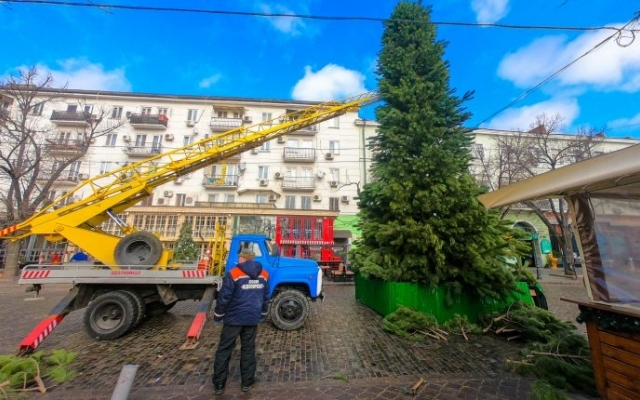Одесса готовится к новогодним праздникам Фото № 0 Одесса готовится к новогодним праздникам Фото № 0