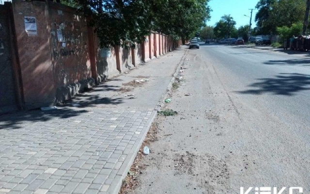 В Одессе посреди города растет свалка Фото № 1 В Одессе посреди города растет свалка Фото № 1