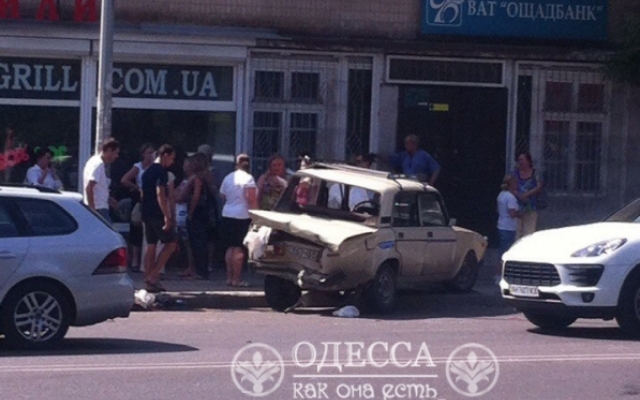 В результате аварии пострадали три автомобиля Фото № 2 В результате аварии пострадали три автомобиля Фото № 2