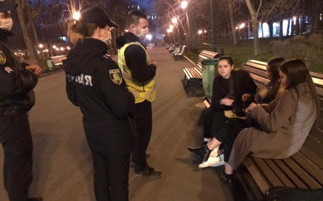 В Украине ужестичили карантинные меры: больше двух не собираться Фото № 0 В Украине ужестичили карантинные меры: больше двух не собираться Фото № 0