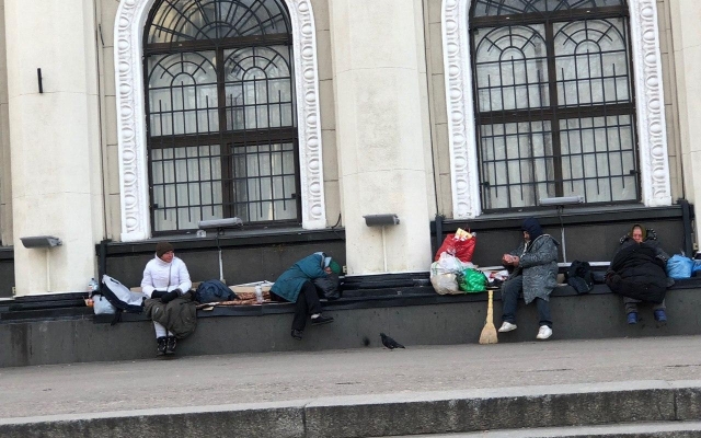 Возле одесского вокзала поселились люди (фотофакт) Фото № 0 Возле одесского вокзала поселились люди (фотофакт) Фото № 0