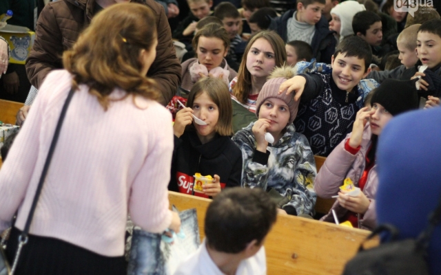 Одесситы устроили праздник доброты для обездоленных детей Фото № 13 Одесситы устроили праздник доброты для обездоленных детей Фото № 13