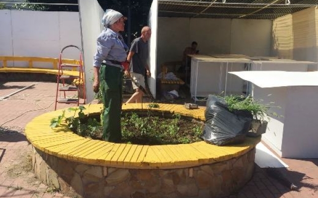 Коммунальщики облагораживают Одессу Фото № 0 Коммунальщики облагораживают Одессу Фото № 0