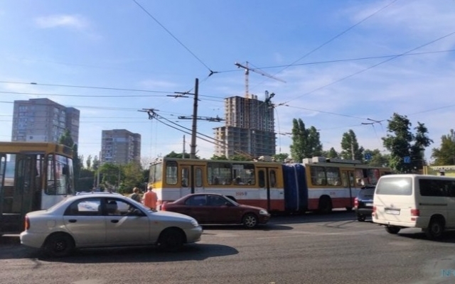 В Одессе приостановлено два троллейбусных маршрута Фото № 2 В Одессе приостановлено два троллейбусных маршрута Фото № 2