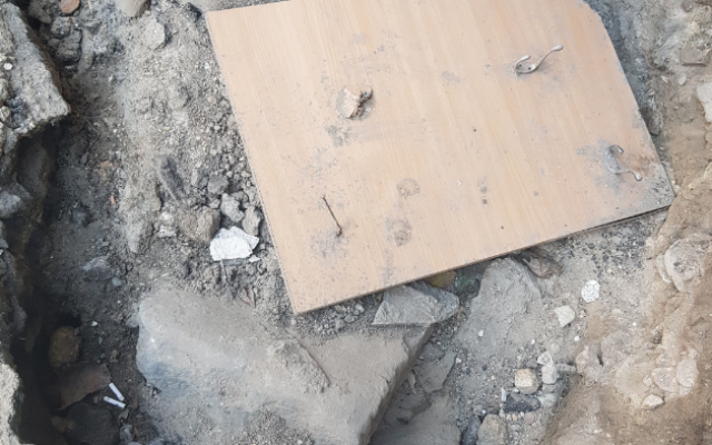 В одном из дворов по Итальянскому бульвару не убрали грязь после ремонта (ФОТО) Фото № 0 В одном из дворов по Итальянскому бульвару не убрали грязь после ремонта (ФОТО) Фото № 0