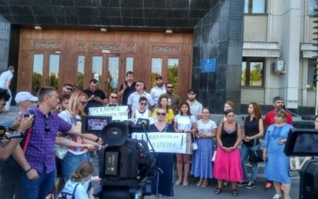 Под Одесской ОГА протестовали из-за претендента на пост губернатора области Фото № 0 Под Одесской ОГА протестовали из-за претендента на пост губернатора области Фото № 0