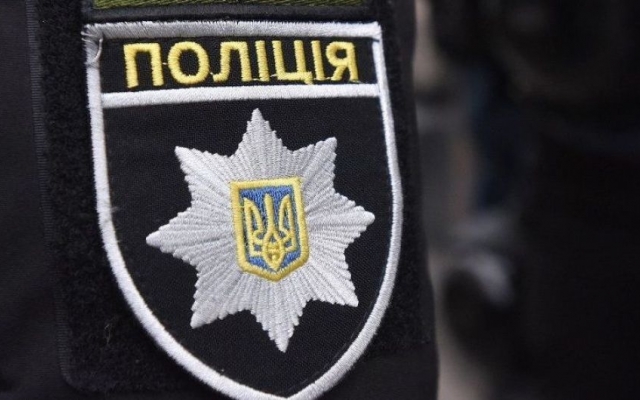 В Одессе неадекватная девушка громила магазин Фото № 0 В Одессе неадекватная девушка громила магазин Фото № 0