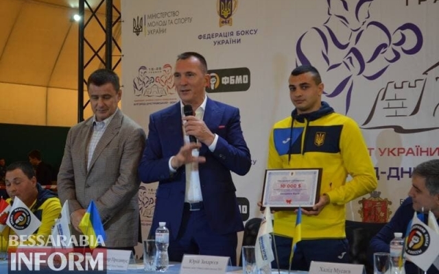 Молодому чемпиону из Одесской области вручили ключи от квартиры Фото № 0 Молодому чемпиону из Одесской области вручили ключи от квартиры Фото № 0