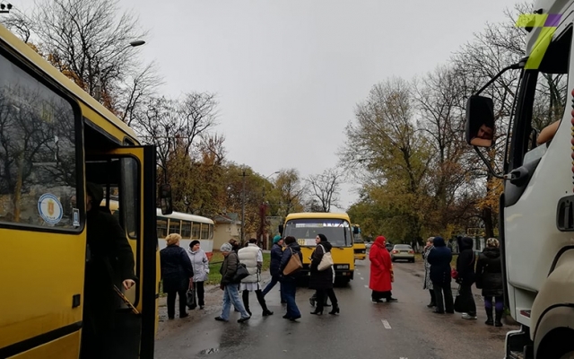 На Даче Ковалевского работники санатория «Ласточка» перекрыли проезжую часть Фото № 4 На Даче Ковалевского работники санатория «Ласточка» перекрыли проезжую часть Фото № 4