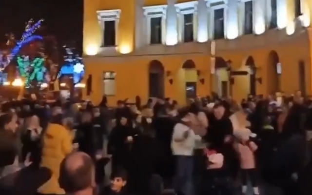Одесситы устроили массовые гуляния в центре города Фото № 0 Одесситы устроили массовые гуляния в центре города Фото № 0